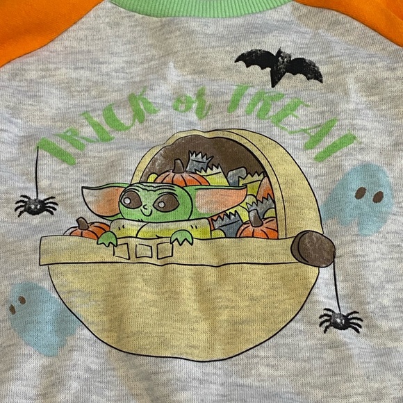 Star Wars The Mandalorian Baby Yoda "Trick or Treat" Sweatshirt Boys' Sz 2T NWT - Picture 3 of 5